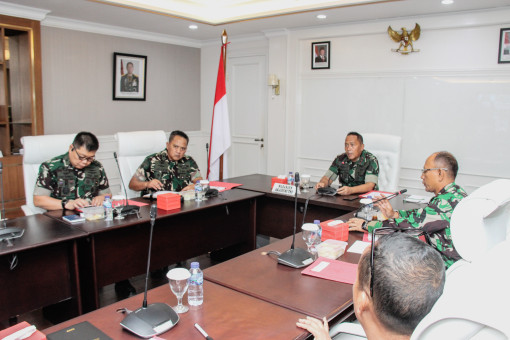 TARUAN AKMIL, AAL, AAU DAN AKPOL MELAKSANAKAN EMBARKASI KE KRI
