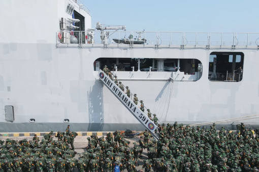 TARUAN AKMIL, AAL, AAU DAN AKPOL MELAKSANAKAN EMBARKASI KE KRI