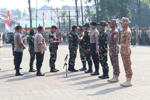 TARUAN AKMIL, AAL, AAU DAN AKPOL MELAKSANAKAN EMBARKASI KE KRI