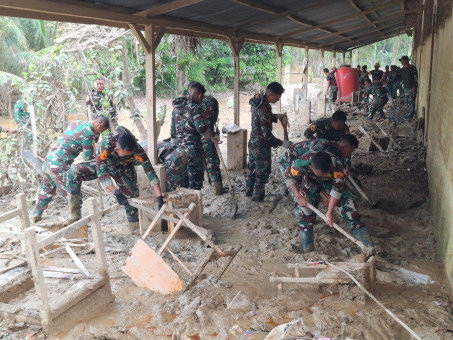 Danjen Akademi TNI didampingi Sekda Pemkab. Aceh Tamiang Pimpin Rakor Percepatan Pemulihan Pascabencana Aceh Tamiang