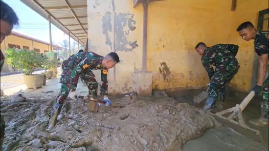 Danjen Akademi TNI didampingi Sekda Pemkab. Aceh Tamiang Pimpin Rakor Percepatan Pemulihan Pascabencana Aceh Tamiang