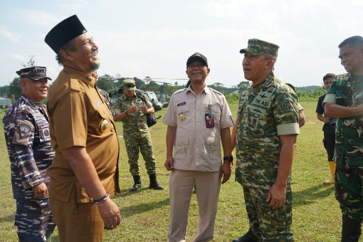 Danjen Akademi TNI didampingi Sekda Pemkab. Aceh Tamiang Pimpin Rakor Percepatan Pemulihan Pascabencana Aceh Tamiang