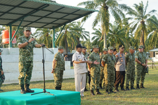 Danjen Akademi TNI didampingi Sekda Pemkab. Aceh Tamiang Pimpin Rakor Percepatan Pemulihan Pascabencana Aceh Tamiang